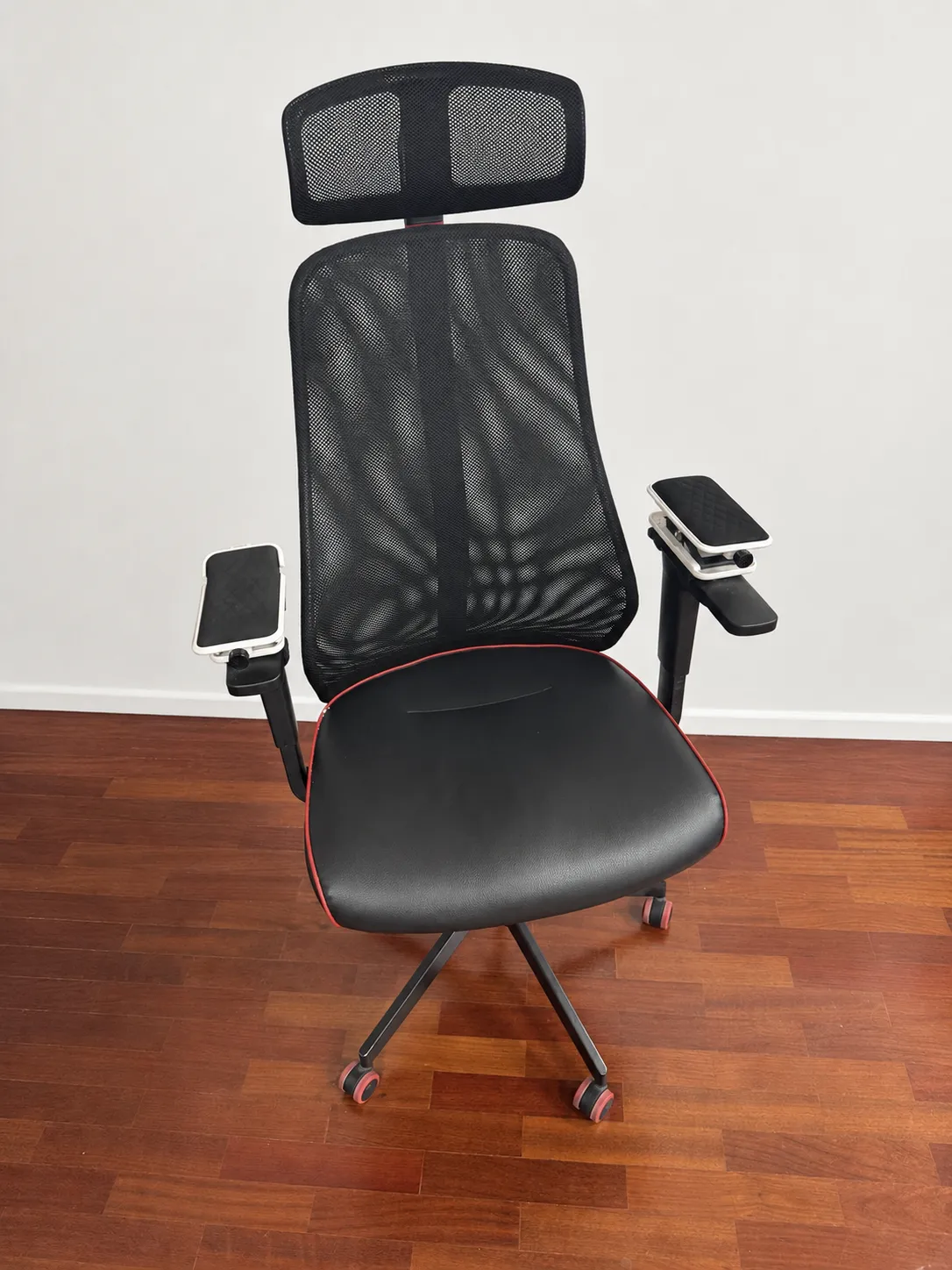 IKEA MATCHSPEL gaming chair, Bomstad black, mesh back, adjustable headrest, photo 1
