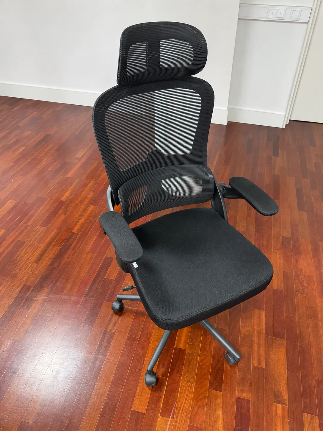 SIHOO M102C Ergonomic Office Chair, big and tall, flip-up armrests, adjustable lumbar support, black, photo 1