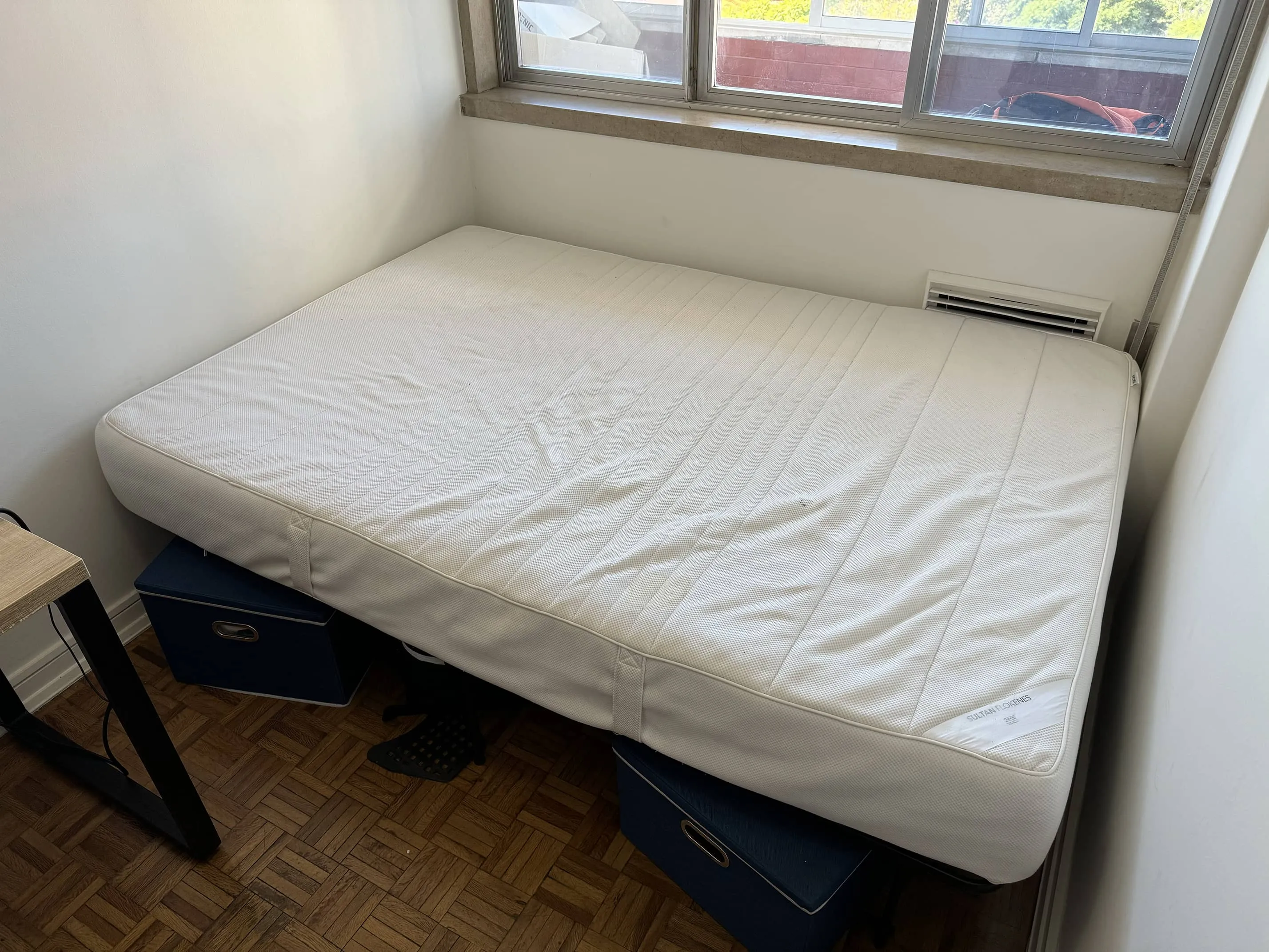 Ikea Sultan Flokenes 140 x 200 bed, it is between medium and firm for firmness, photo 1