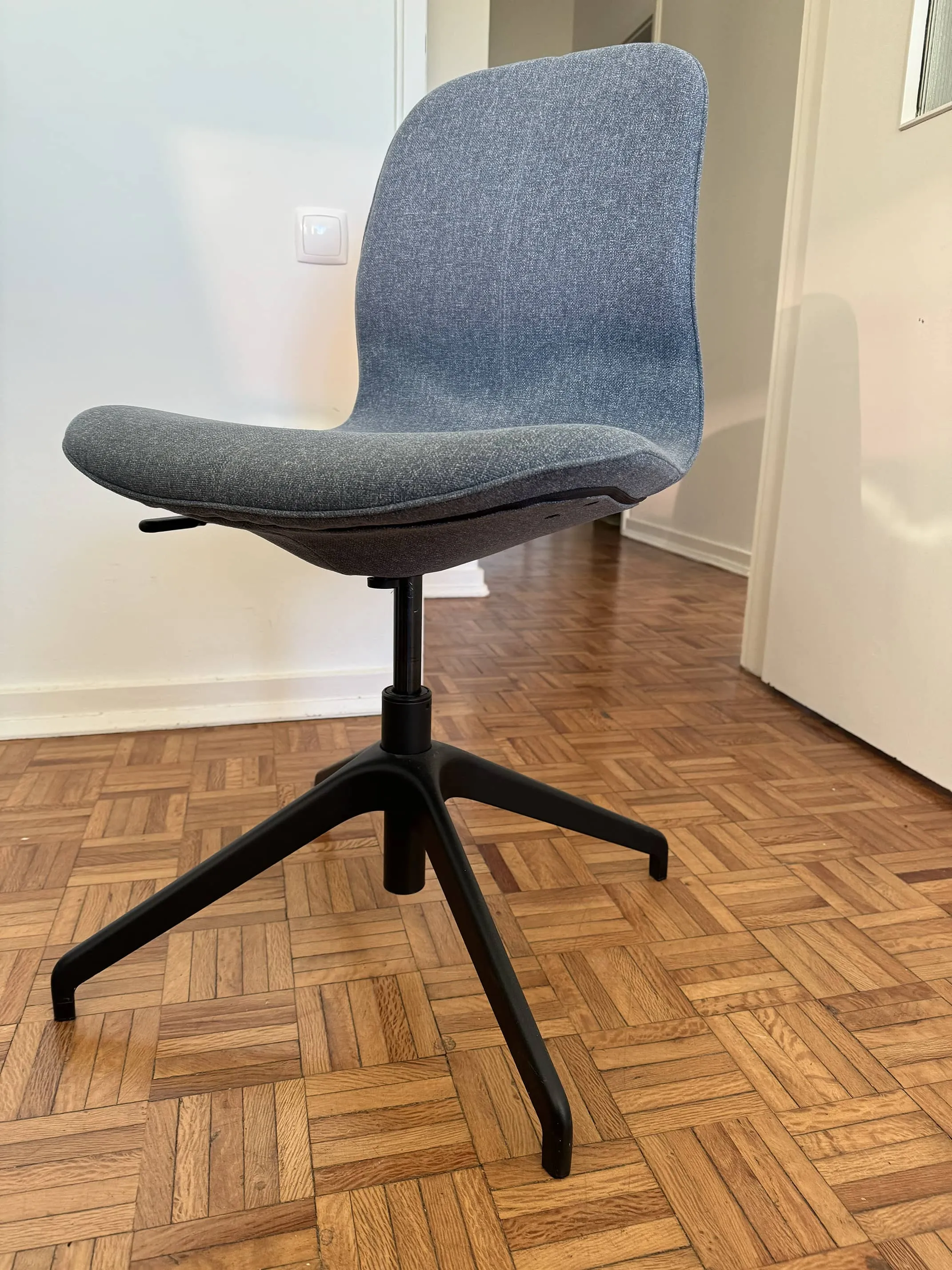 2 x blue office chair, adjustable height, reclines, price is per chair, take one or both, photo 1